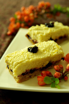 Vegán túrós-feketeribizlis sütemény
