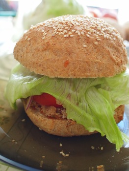 Zsömle szendvicskhez, vegán hamburgerhez