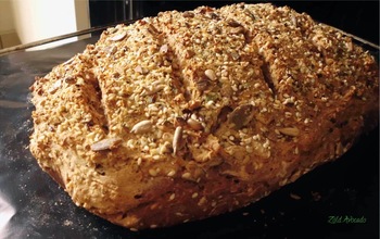 Sokmagos házi teljeskiőrlésű tönkölybúza kenyér (laktózmentes, vegán)