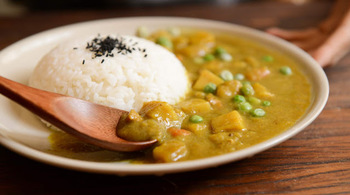 Édesburgonyás-borsós curry