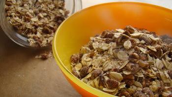Diós granola csokis puffasztott tönkölybúzával